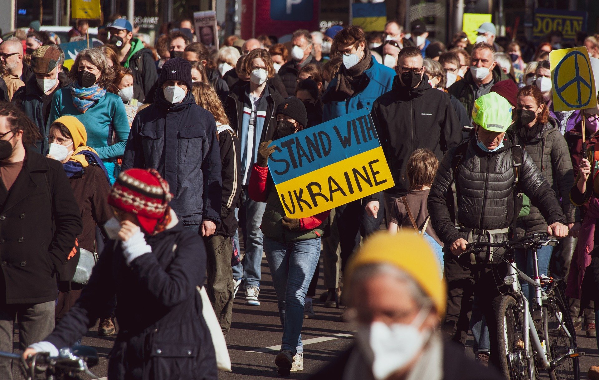 Manifestation où les étudiants soutiennent l'ukraine
