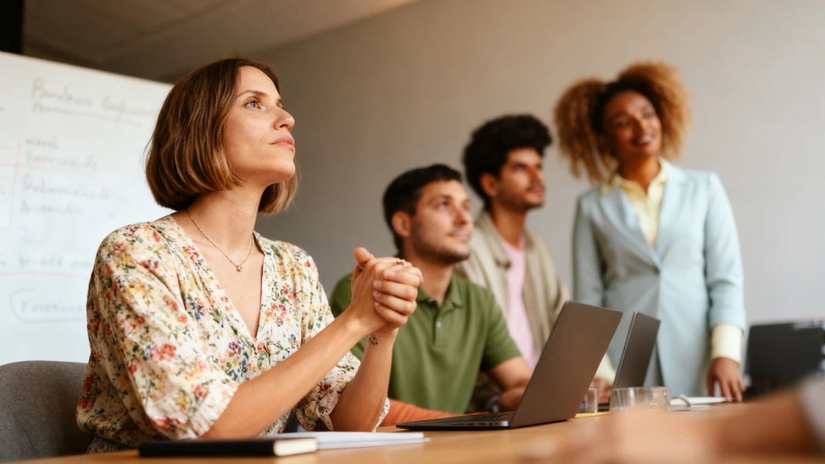 “Trop intelligente pour être comprise” : ce que vivent vraiment les femmes HPI